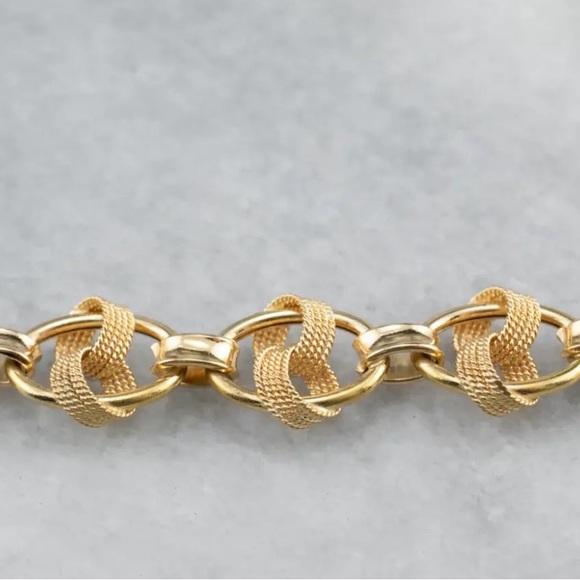 Market Square Jewelers 18k Gold Fancy Link Bracelet - Picture 5 of 8